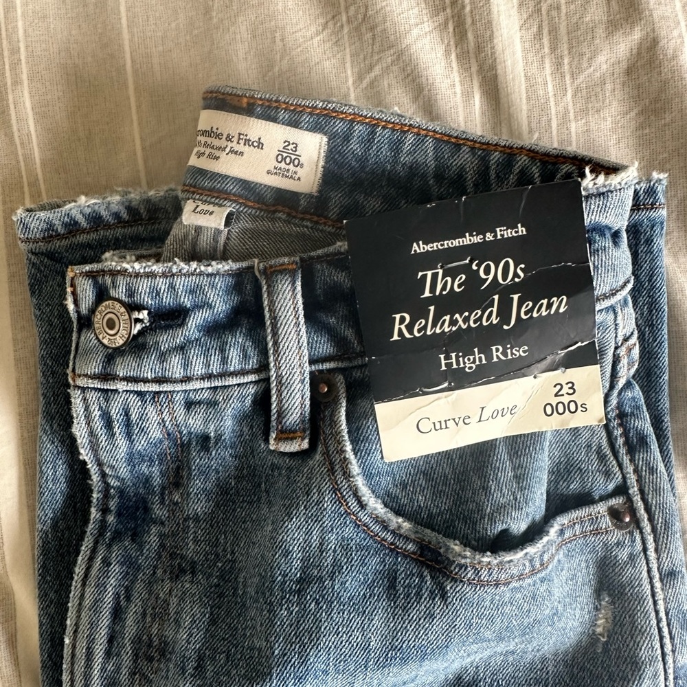 NWT Abercrombie 90’s Relaxed High Rise Jeans Size 23/000